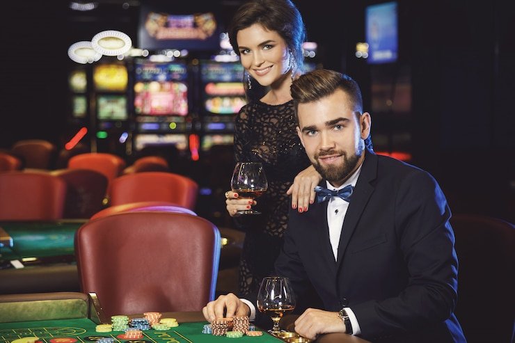 Basketball fans enjoying mobile live sports betting on cashman platform